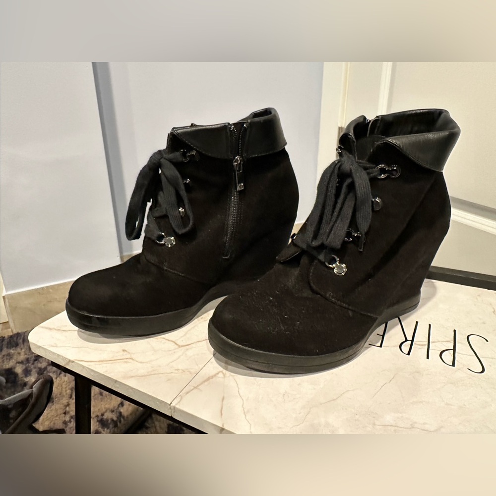*EUC*Sz 9*Anne Klein* zipper wedges